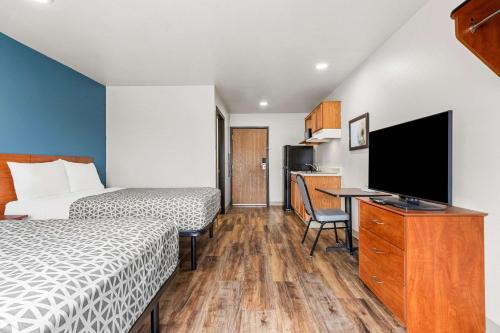 WoodSpring Suites Tulsa - Tap to explore photos