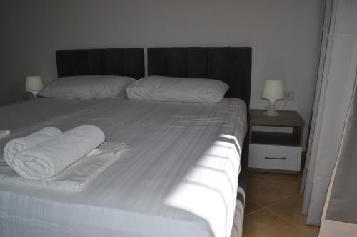 Sunny Studio Apartment Beach distance Free Parking - image 5