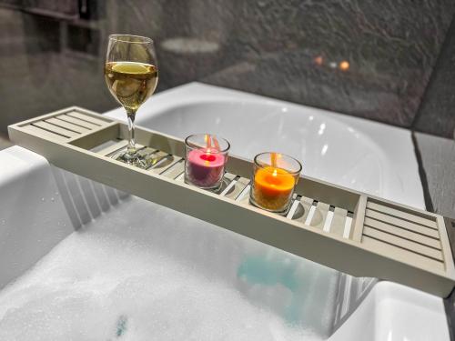 Badkamer, Stylish House Near Hospital with Free Parking in Hartshill