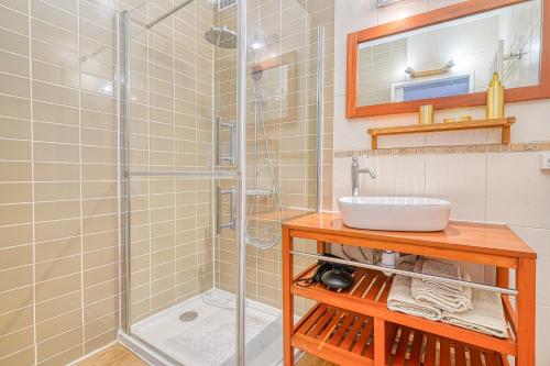 Душ, Hana Home 2 chambres Bougival parking privé proche A86 (Hana Home 2 chambres Bougival parking prive proche A86) in Бугивал