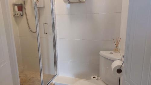 Standard Double Room image 5