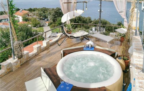 Beautiful Apartment In Utjeha - Location saisonnière - Utjeha-Bušat