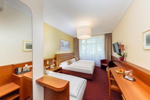 Triple Room STANDARD street view room in Austria Classic Hotel Wien