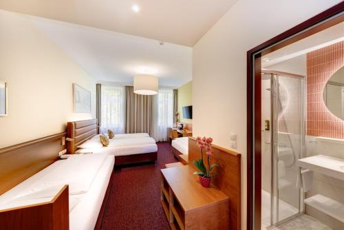 Quadruple Room STANDARD street view image 8