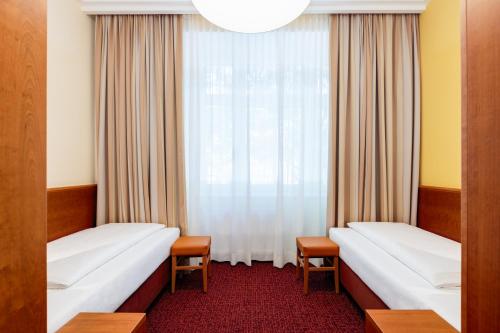 Quadruple Room STANDARD street view image 7