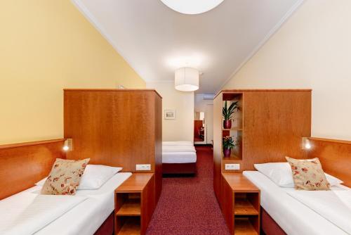 Quadruple Room STANDARD street view image 4