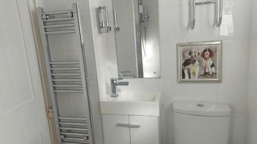 Quadruple Room with Private Bathroom image 1