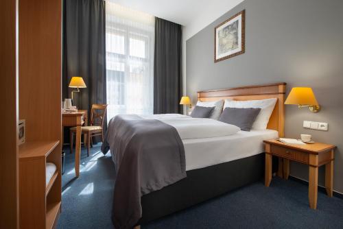 Prague Season Hotel - image 6