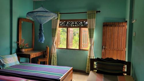 3 twin beds