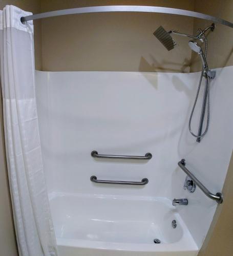 Baymont by Wyndham Adairsville - image 9