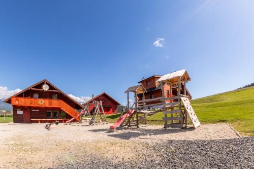 Taman permainan, Chaty Snowflakes v Snowpark Lučivná (Chaty Snowflakes v Snowpark Lucivna) in Levoca