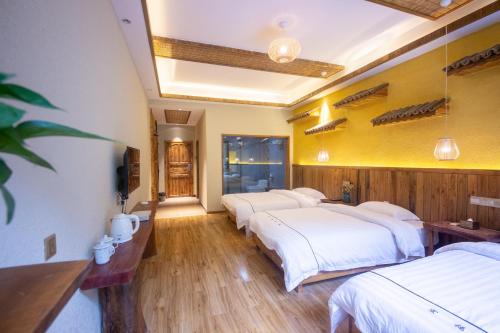 3 twin beds