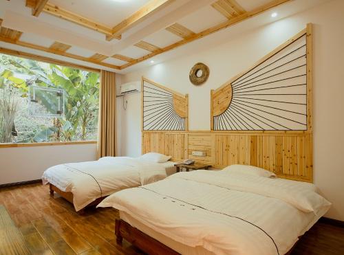 2 double beds