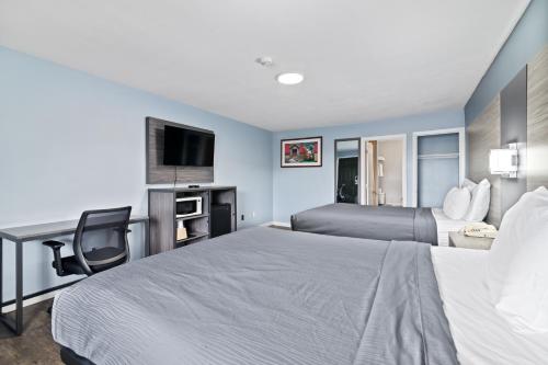 Plaza Inn - image 13