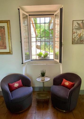 Private Stone Cottage with Starlink & Lake View