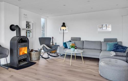  Cozy Home In Hadsund With Wifi in Hadsund