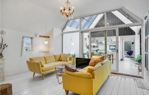  4 Bedroom Stunning Home In Knebel in Knebel