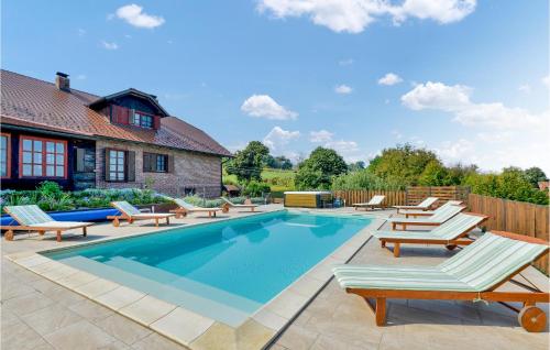 Peldbaseins, Nice Home In Ludbreg With Sauna in Leticani