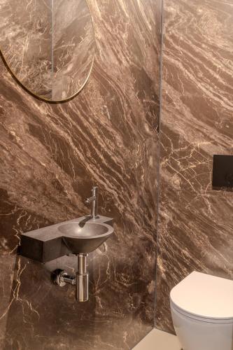 Double Room with Shared Bathroom image 3