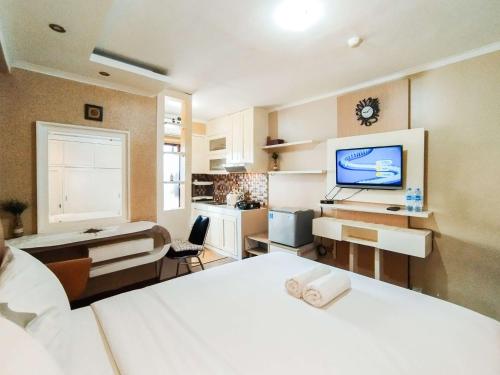 Nice and Comfortable Stay Studio at Gateway Ahmad Yani Cicadas Apartment By Travelio, Bandung