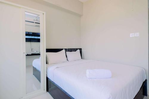 Cozy and Restful Studio LRT City Sentul - Royal Sentul Park Apartment By Travelio in Tajur Halang