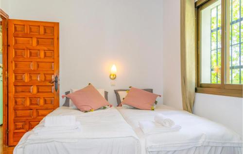 Three-Bedroom Holiday Home  image 10