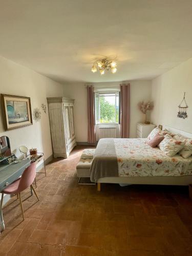 Private Stone Cottage with Starlink & Lake View