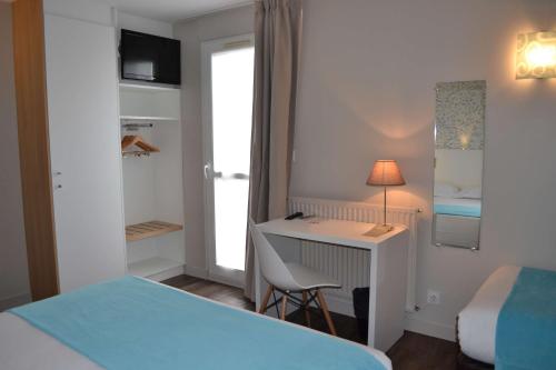 1 double bed, 1 twin bed