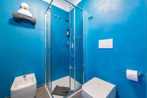 Small Single Room image 8
