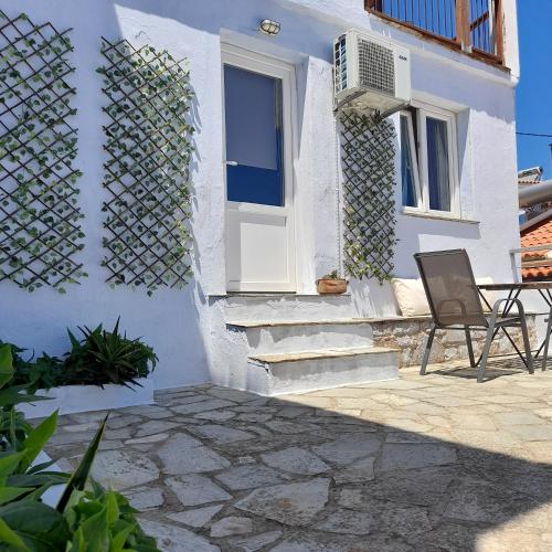 Two-Bedroom Apartment with Sea View image 5