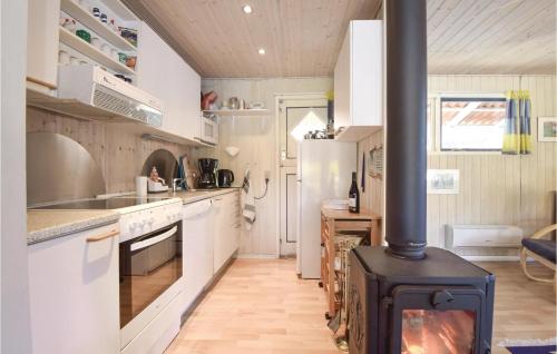مطبخ, Three-Bedroom Holiday Home In Norre Nebel in Norre Nebel