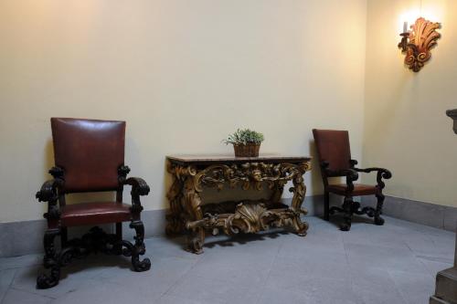 Antica Dimora B&B in Historic Residence - Tap to explore photos