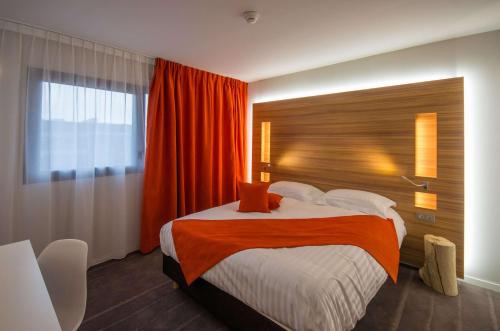 1 queen bed