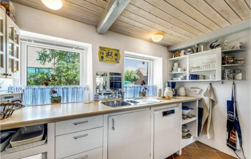 Kitchen, Two-Bedroom Holiday Home In Haderslev in Aro