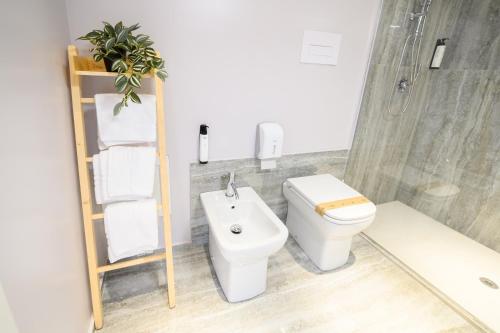 Deluxe Triple Room image 3