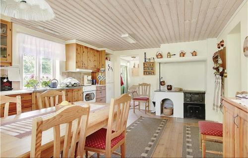 Cocina, Lovely Home In Motala With Wifi in Motala