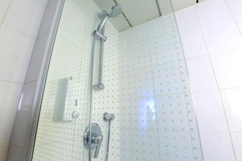 Brit Hotel Calais - image 11