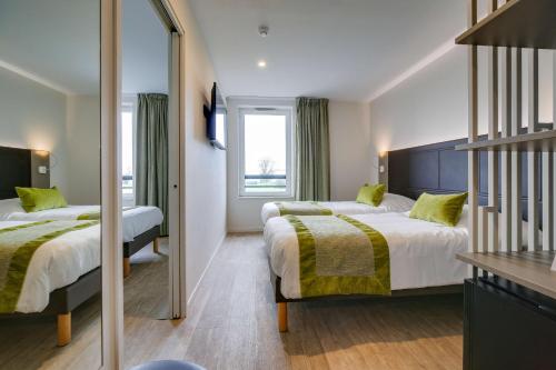 2 double beds