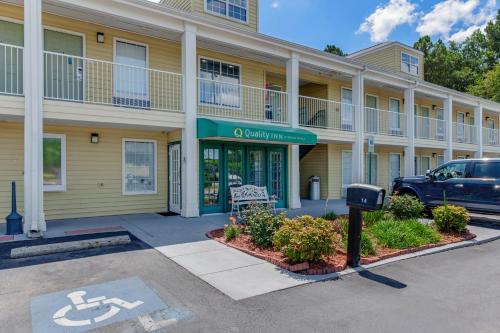 Quality Inn Laurinburg - image 2