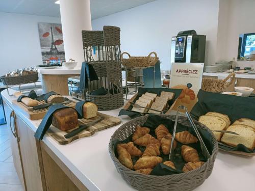 อาหารและเครื่องดื่ม, Brit Hotel Confort Loches in โลช