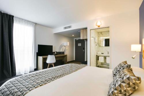 Brit Hotel Confort Loches in โลช