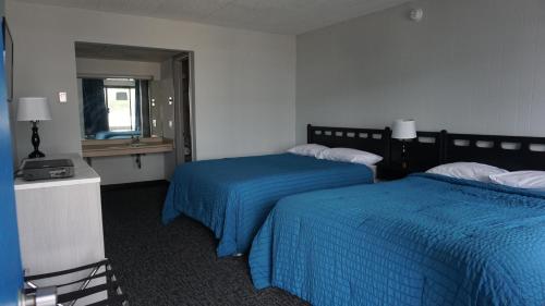 Windjammer Motor Inn - image 5