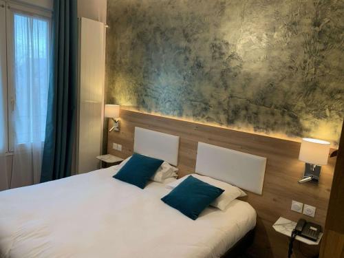 Brit Hotel Privilège Le Royal - Centre Gare - image 12