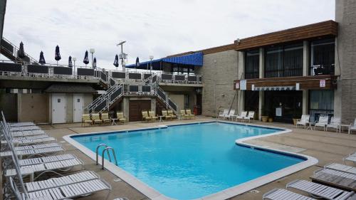 Windjammer Motor Inn