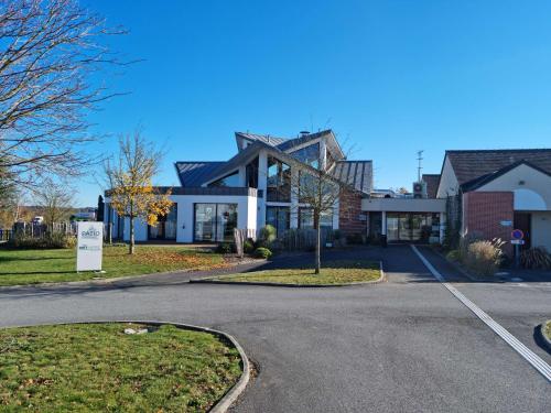 ทัศนียภาพภายนอกโรงแรม, Brit Hotel Au Pays De Vitré (Brit Hotel Au Pays De Vitre) in มง แซงต์ มิเชล