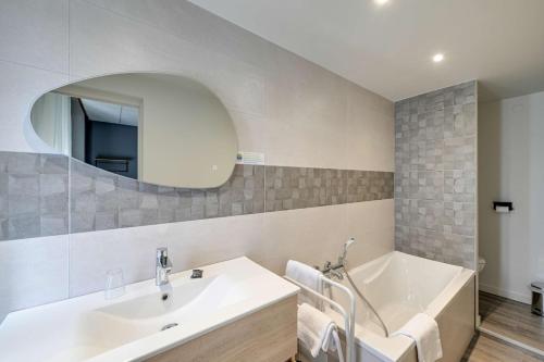 Brit Hotel Roanne - Le Grand Hôtel - image 8