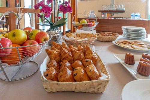 Brit Hotel Confort Castres - image 12