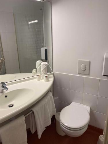 Brit Hotel Confort Montauban - image 5