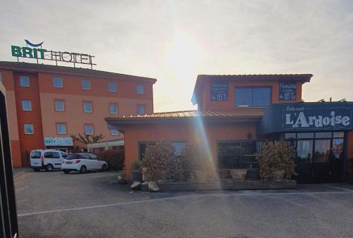 Brit Hotel Confort Montauban - image 12