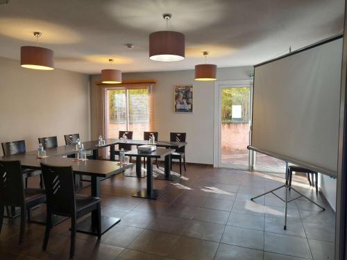 Brit Hotel Confort Montauban - main image